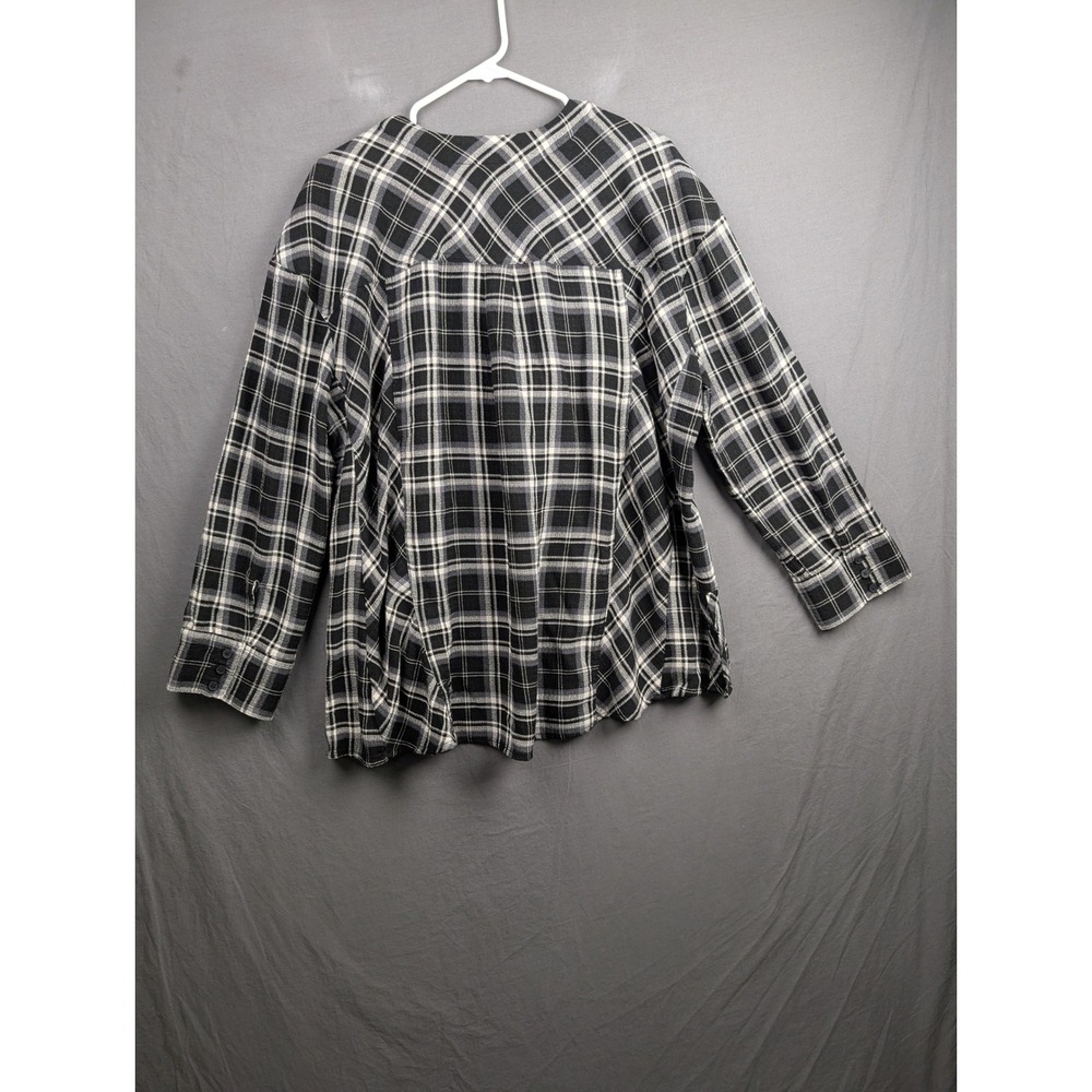 Torrid Womens Black White Plaid V-Neck Long Sleeve Blouse Top Size 0 - Picture 2 of 8